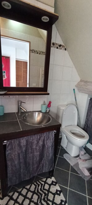 Towels, toilet paper