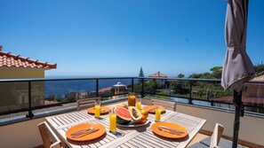 Outdoor dining - Casa das Lajes by LovelyStay (Gaula)