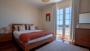 2 bedrooms, iron/ironing board, travel cot, free WiFi - Casa das Lajes by LovelyStay (Gaula)