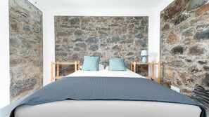 2 bedrooms, travel cot, free WiFi, bed sheets