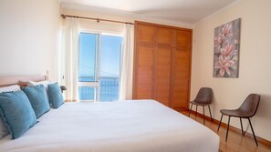 6 bedrooms, iron/ironing board, travel cot, free WiFi