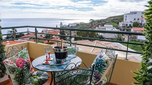 Outdoor dining - Delmar by LovelyStay (Caniço)