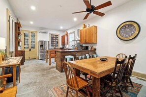 تناول الطعام