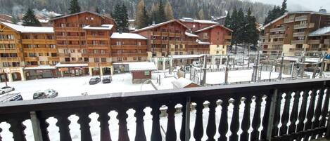 المنطقة المحيطة بالمنشأة