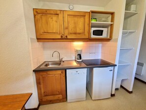 Jääkaappi, mikroaaltouuni, astianpesukone