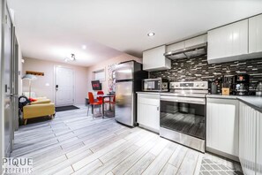 Frigorífic, microones, forn i placa de cuina 