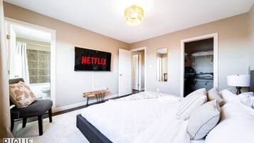 6 makuuhuonetta, työpöytä, silitysrauta/-lauta, vauvan matkasänky