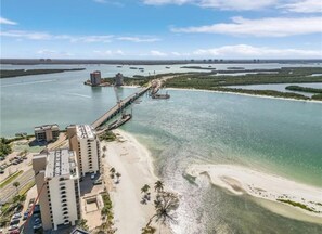 Apartment | 2 bedrooms - Beachfront Escape in Fort Myers Beach (Fort Myers Beach)