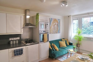 Micro-ondes, four, plaque de cuisson