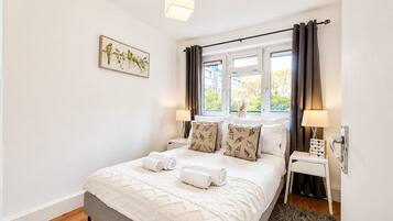 4 bedrooms, desk, iron/ironing board, free WiFi