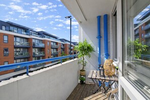 Property grounds - Central Square Apartments (London)