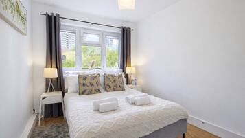 4 bedrooms, desk, iron/ironing board, free WiFi