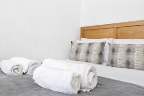 4 bedrooms, desk, iron/ironing board, free WiFi