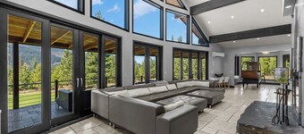Pineapple Lodge Sleeps 25 With Guest House Sweeping Views Private Retreat.