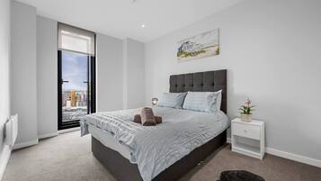 2 bedrooms, desk, iron/ironing board, travel crib