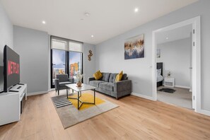 Smart TV - Modern Stylish Apartment: Manchester (Greater Manchester)