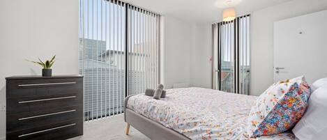 2 bedrooms, desk, iron/ironing board, travel cot