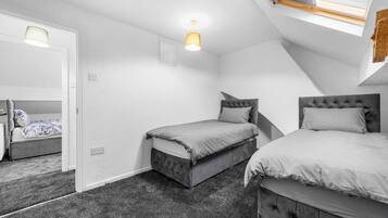 3 bedrooms, desk, iron/ironing board, travel crib