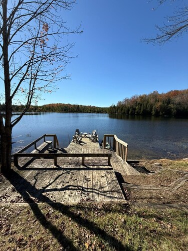 Huff Estates Farm 4BR w/ Private Lake, Sauna and Hot Tub in the Grey Highlands