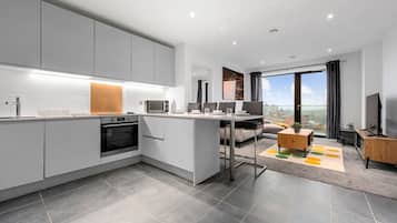 Kylskåp, mikrovågsugn, ugn och spishäll