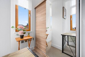 Interior - Three Bedroom Apartment: Picadilly Gardens (Greater Manchester)