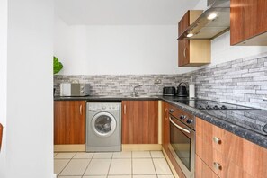 Fridge, microwave, oven, stovetop - Three Bedroom Apartment: Picadilly Gardens (Greater Manchester)