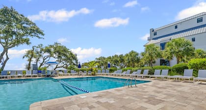 New Listing! Shipwatch 304A - Ocean View! Pool!