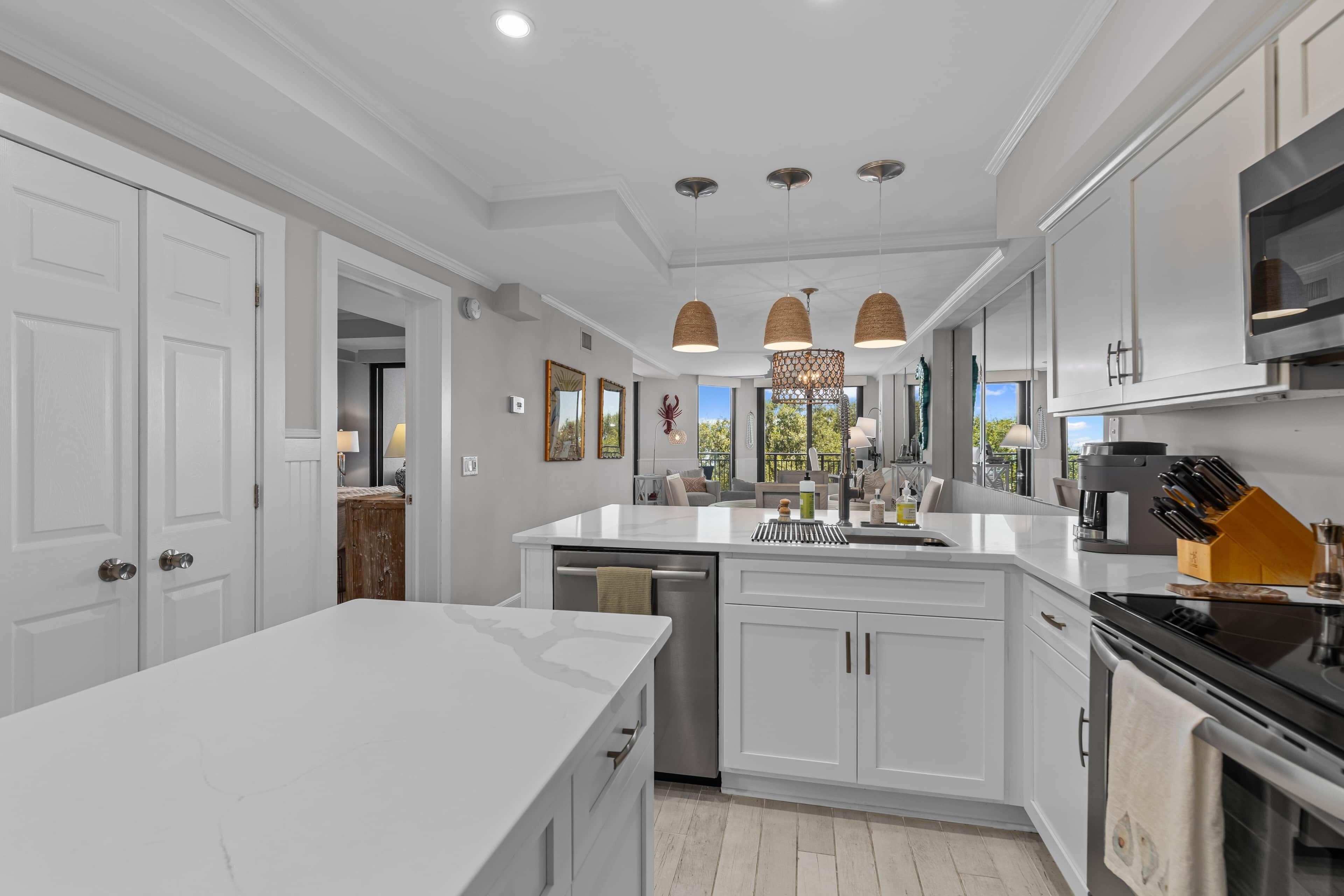 冰箱、微波炉、烤箱、炉灶