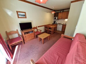 TV - Ski-in/ski-out & foot of the slopes, 1st floor, view mountain, terrace, balcony, tv, ski locker (Valfréjus)