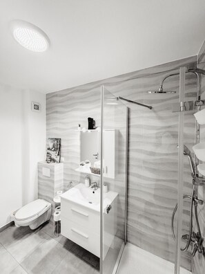 تجهيزات دش، مجففات شعر، مناشف، صابون