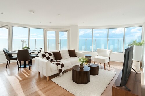 Luxury Penthouse in Harrow | 2BR | Gym | Games | Lounge | Free Parking