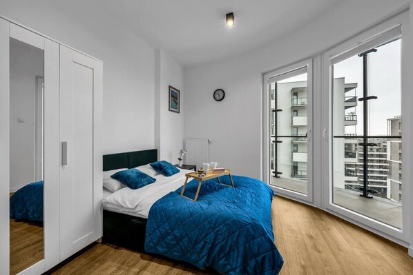 Iron/ironing board, free WiFi, bed sheets