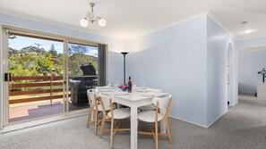 Dining - Baybreeze by Experience Jervis Bay (Vincentia)