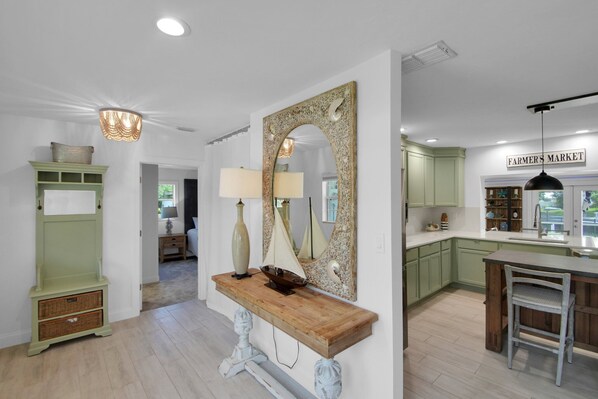 Interior - Coco River House~4 Bedroom/ 2 Bath on Canal w/ Gulf Access in Naples,FL! (Naples)