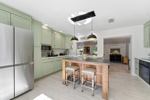 Mikroaaltouuni, uuni, liesi, astianpesukone