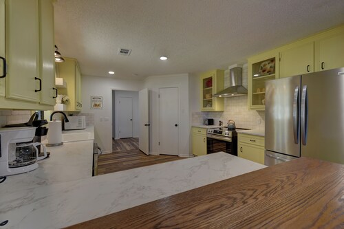 Meadow View Ranch House - A spacious 4-bedroom farmhouse in the Round Top area