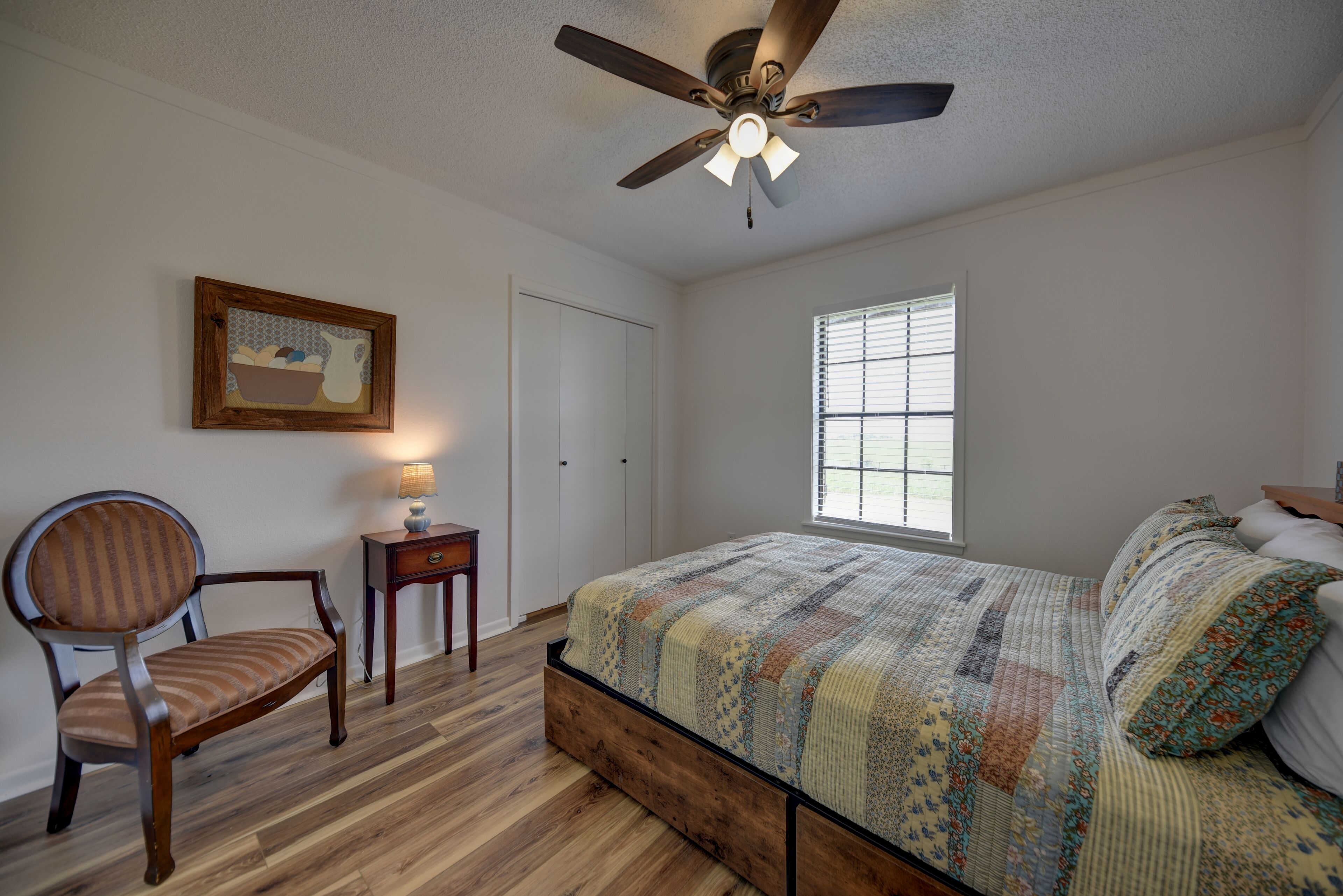 4 bedrooms, iron/ironing board, WiFi (free), bed sheets