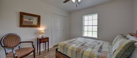 4 bedrooms, iron/ironing board, WiFi (free), bed sheets