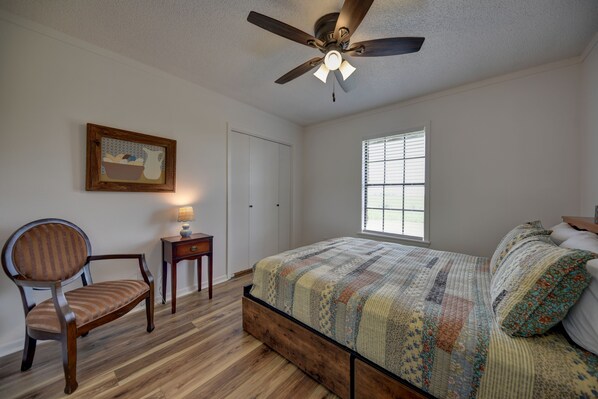 4 bedrooms, iron/ironing board, free WiFi, bed sheets