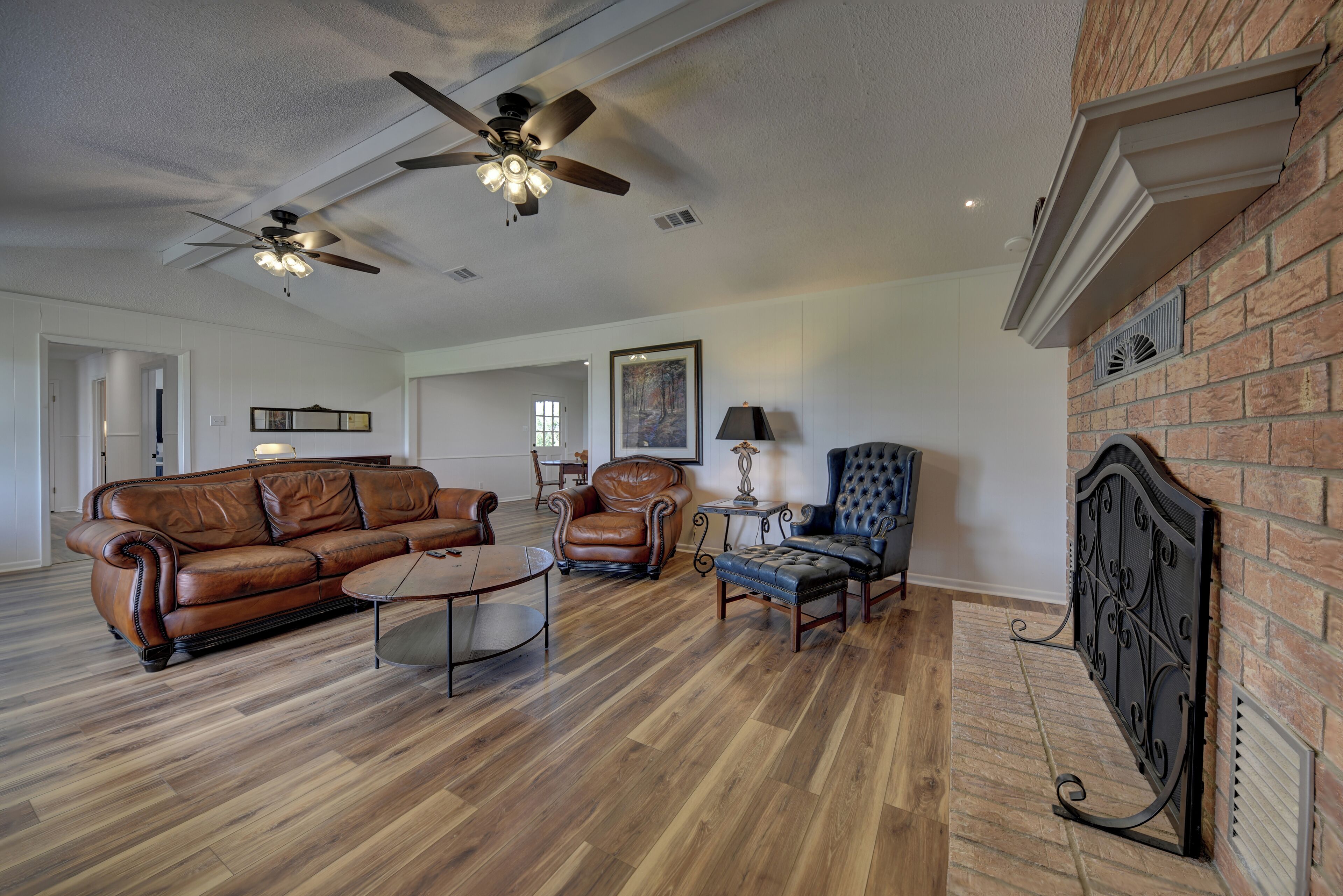 Smart TV, fireplace, books, stereo