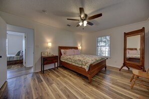 4 bedrooms, iron/ironing board, free WiFi, bed sheets