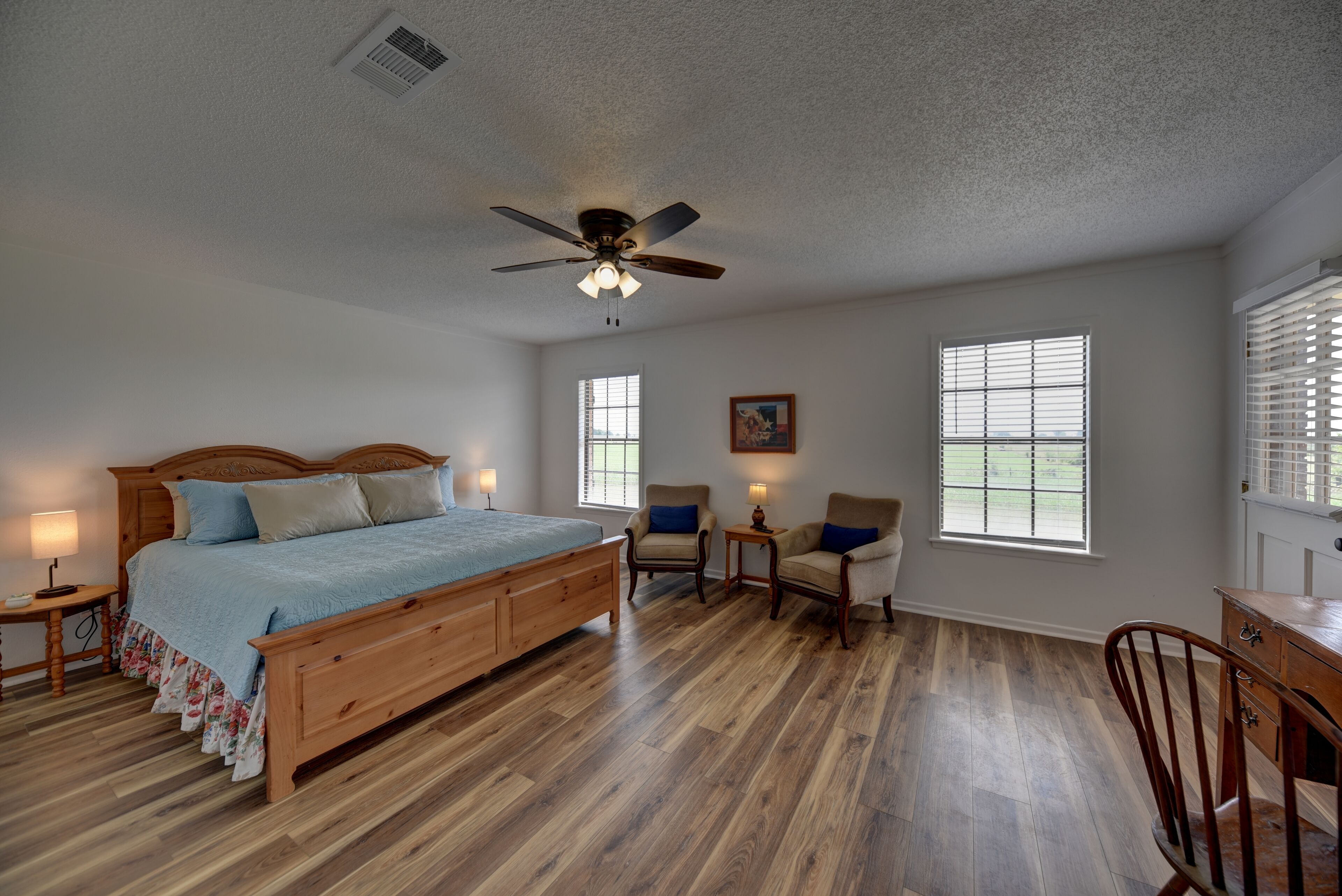 4 bedrooms, iron/ironing board, free WiFi, bed sheets