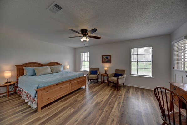 4 Schlafzimmer, Bügeleisen/Bügelbrett, kostenloses WLAN, Bettwäsche