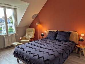 2 makuuhuonetta, silitysrauta/-lauta, Wi-Fi, vuodevaatteet