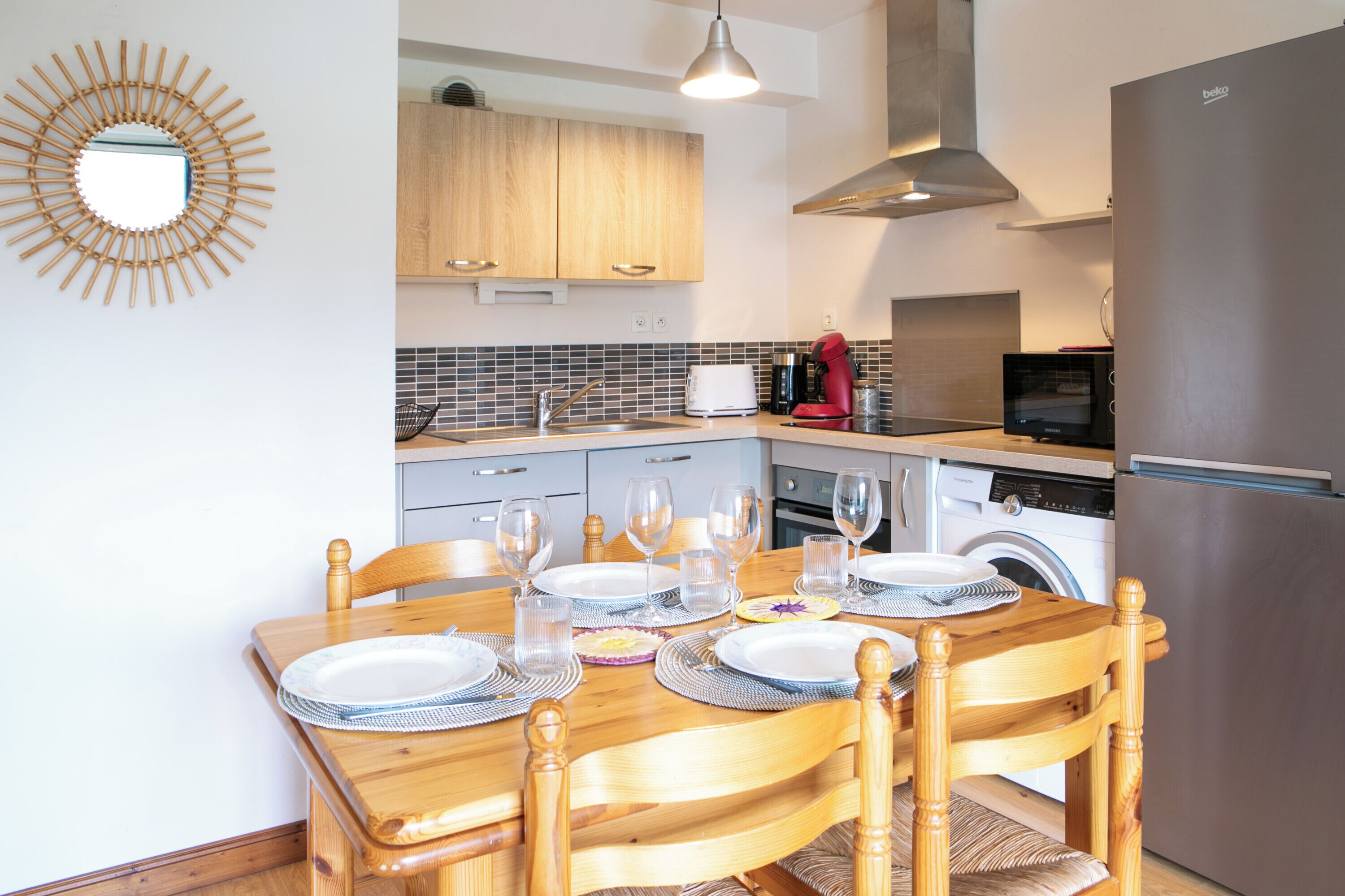 Réfrigérateur, micro-ondes, four, cafetière/bouilloire