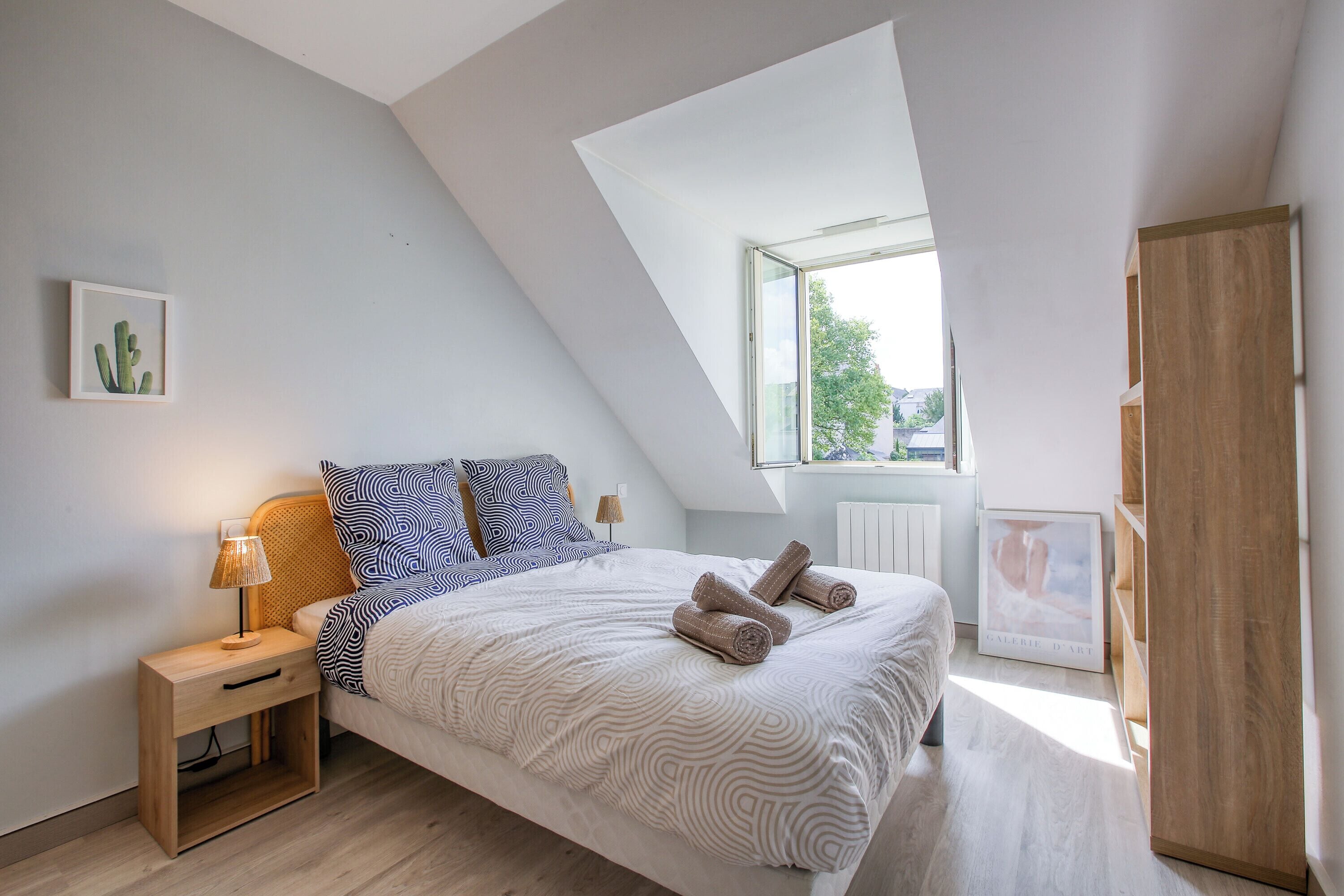 2 bedrooms, iron/ironing board, WiFi, bed sheets