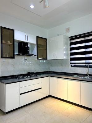 Family Apartment, Balcony, City View | Private kitchen