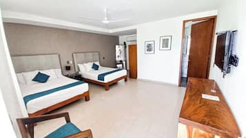 Habitación doble Deluxe | Ropa de cama de alta calidad y caja de seguridad en la habitación
