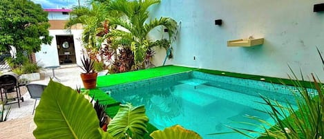 Bain à remous extérieur