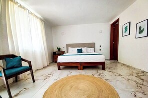 Suite de lujo | Ropa de cama de alta calidad y caja de seguridad en la habitación